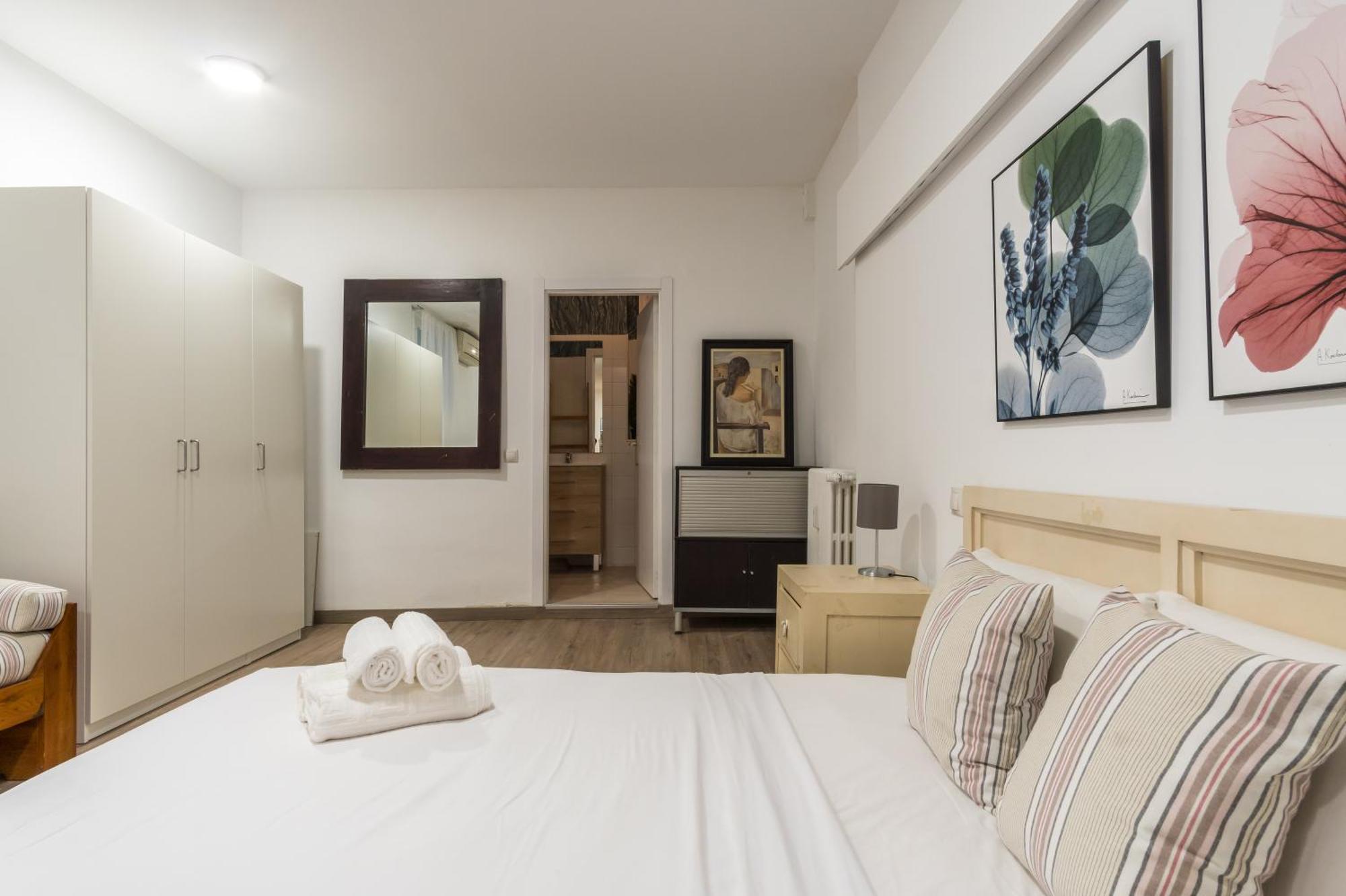Cozy & Centric- 1bd 1bth- Salamanca Apartment *